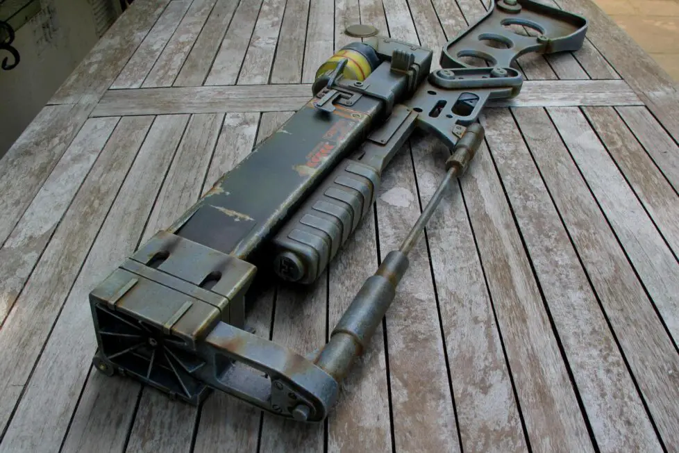 Esta replica de rifle laser radiante de 395 te hara