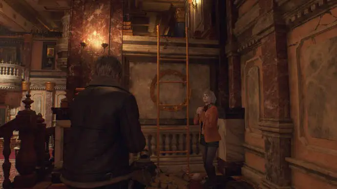 Leon y Ashely de pie junto a la escalera de la galería en Resident Evil 4 Remake