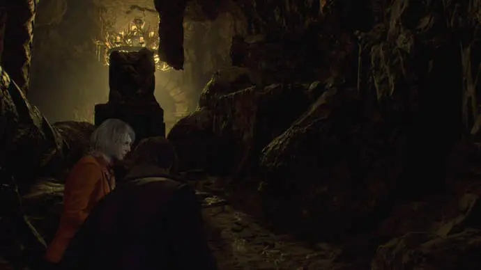 Leon se enfrenta a la cornisa de la bóveda en el remake de Resident Evil 4