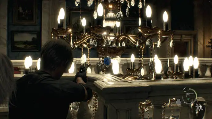 El medallón azul escondido en el candelabro del vestíbulo de Resident Evil 4