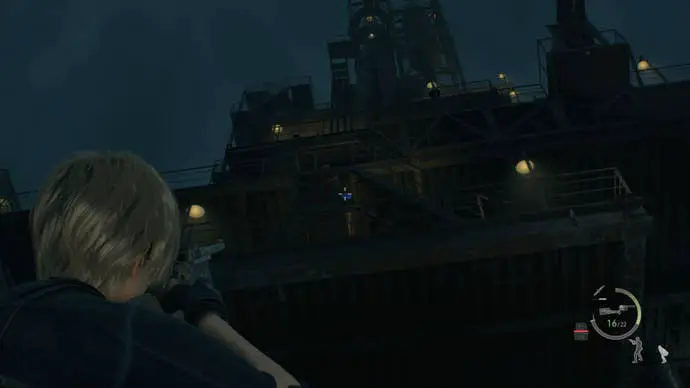 Resident Evil 4 Leon Kennedy apuntó con su arma a la insignia azul que colgaba sobre la terminal de carga
