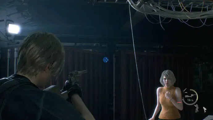 Leon Kennedy y Ashley de pie junto a medallones azules en algunos contenedores de envío en el depósito de carga de Resident Evil 4