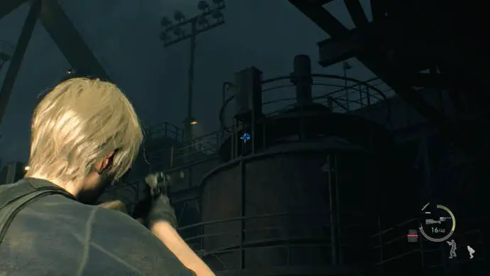 En Resident Evil 4, Leon Kennedy apuntó su arma a la insignia azul en el costado del tanque de la terminal de carga.