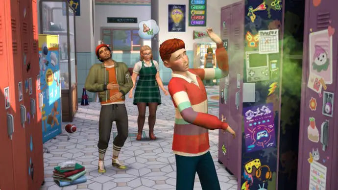 En Los Sims 4 Instituto, un Sim abre con picardía su casillero en el pasillo de la escuela. Los otros dos Sims miran y se ríen.