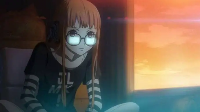Persona 5 Royal Futaba Confidant: una chica anime con cabello rojo y anteojos con una camisa verde se sienta en una habitación oscura con sus anteojos reflejando la pantalla de la computadora