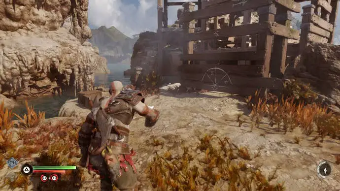 Kratos escalando por el camino del molino de agua en God of War Ragnarok