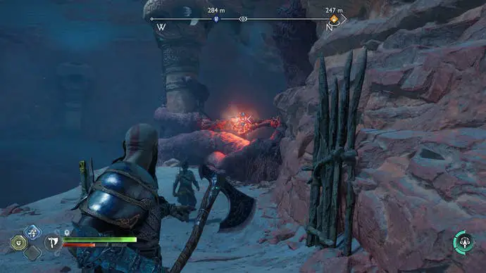 Kratos arrojando su hacha a un nodo de colmena de elfos oscuros en Ragnarok