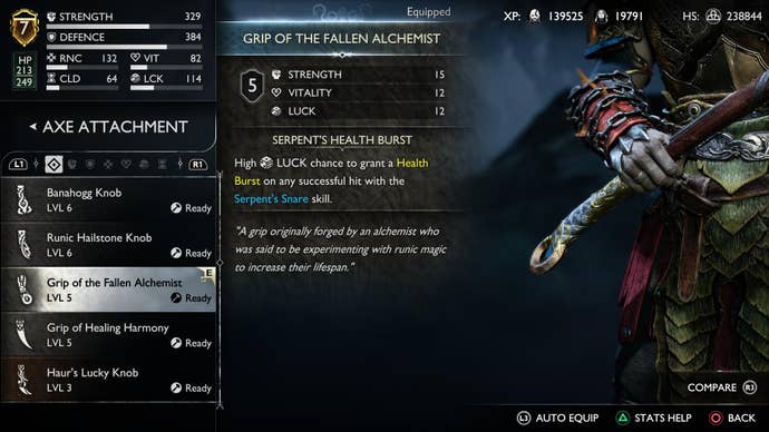 Kratos sosteniendo el Grip of the Fallen Alchemist en Ragnarok